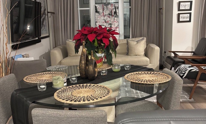 Mineola House | Nestled in the tourist area of Port Credit , Mississauga lies my beautiful home