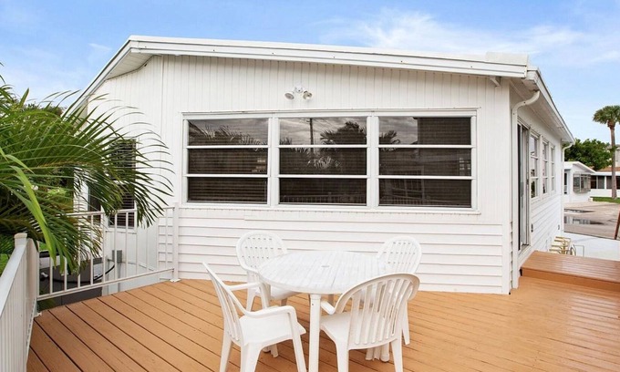 Nettles Island House | Nettles Island - The Lazy Pelican