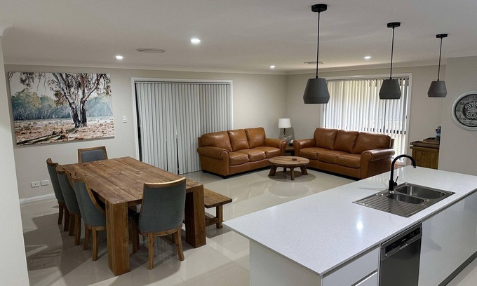 North Tamworth House | nEureka at The Meadows. nPerfect for a family, executive or work stay.