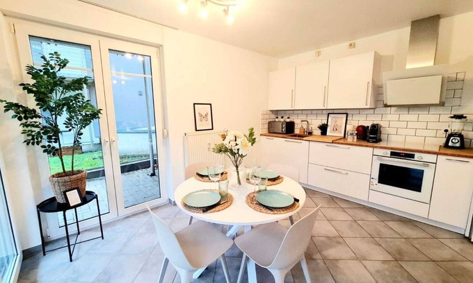 Cents Apartment | New 1 Bedroom Flat with Balcony & Garden