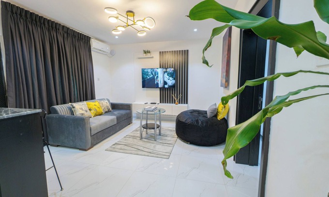 Lekki Phase 1 Apartment | New 1Bd Apt in Lekki- Hibiscus Villa