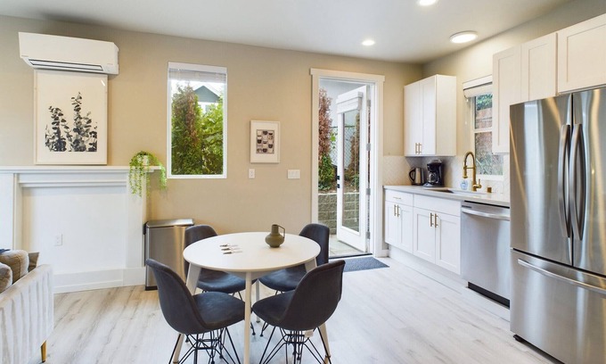 Squire Park House | New 2 bed house near Seattle Downtown