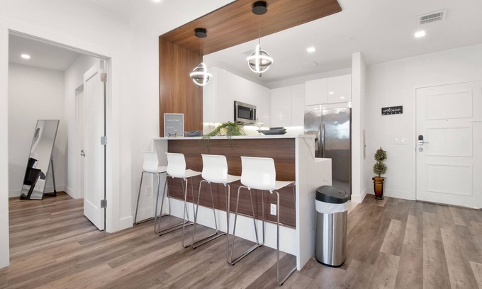 Central Business District Apartment | NEW 2 Queen Luxury Spacious Bed 2 Full Bath 🛁 Near EWR Airport✈️Prudential🏙NYC🌆