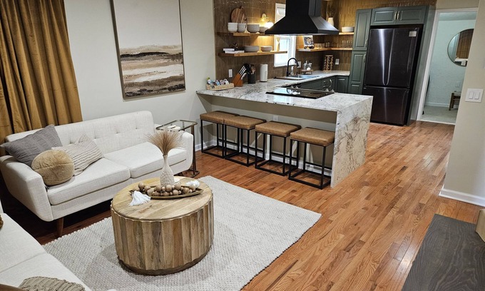 Taylor House | New! 2BD-Home with FAST Wi-Fi & FREE Parking!