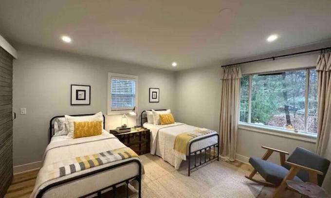 Granville South Apartment | New! 2bd rm/3 bed wooded cottage