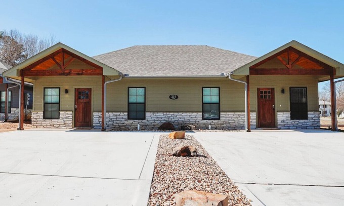 Paris House | New 2BR, 2B, 251 11th NE unit #2