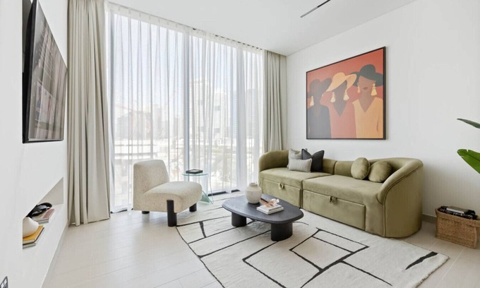 Downtown Dubai Apartment | New 2BR with Jacuzzi & Big Balcony In City Center