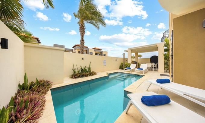 Gold Coast House | NEW 3BR - 0.5 Miles to the Beach w/Private Pool, Gym, BBQ in a Gated Community