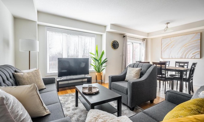 Thorold House | New 3BR Townhouse, Minutes to Niagara Falls and Brock University by GLOBALSTAY