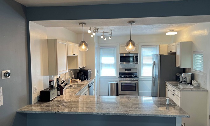 Eastside House | New 5 Bed 2 Bath near Syracuse University and Downtown with Plenty of Parking