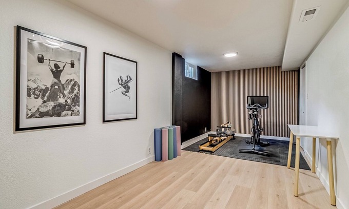 South Westminster House | New! Active Retreat- Peloton, Rowing & Yoga Space