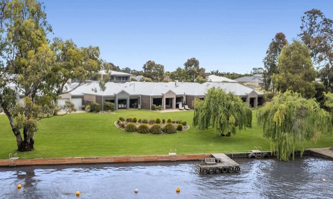Yarrawonga House | NEW - Adelphi on Luton