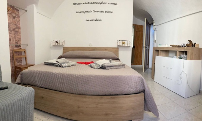 Dolceacqua Apartment | New and bright apartment 100 meters from the central square, castle view