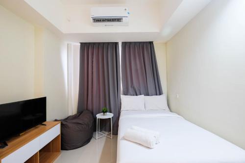 Pondokcina Apartment | New and Nice Studio at Evenciio Margonda Apartment By Travelio