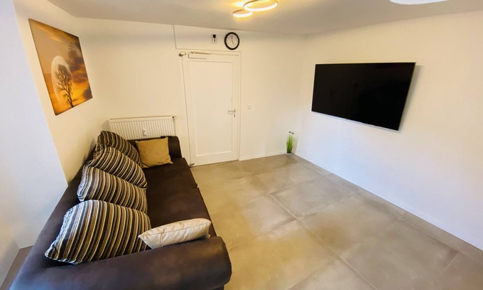Geseke Apartment | New Apartment l 3 Beds l 2 Bedrooms l Wi-fi