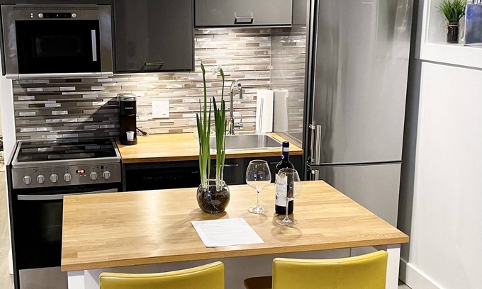 West Side House | New Basement Private Suite - Fully Furnished, 1 BEDROOM & Futon