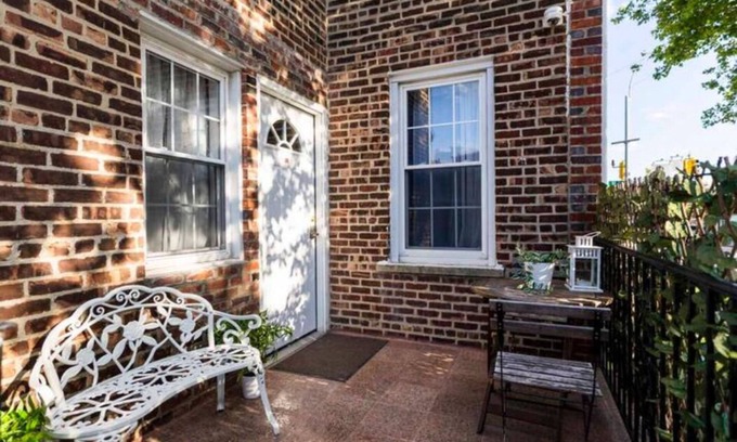 Queens Apartment | New! Beautiful 2 Bedroom Apt! Main St! 24/7Parking