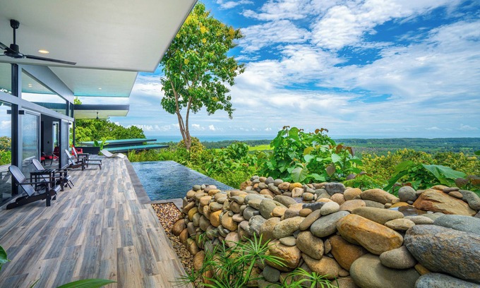 Savegre House | NEW-BEAUTIFUL-3 bedroom-sleep 8-Ocean views-Gated-Great private pool