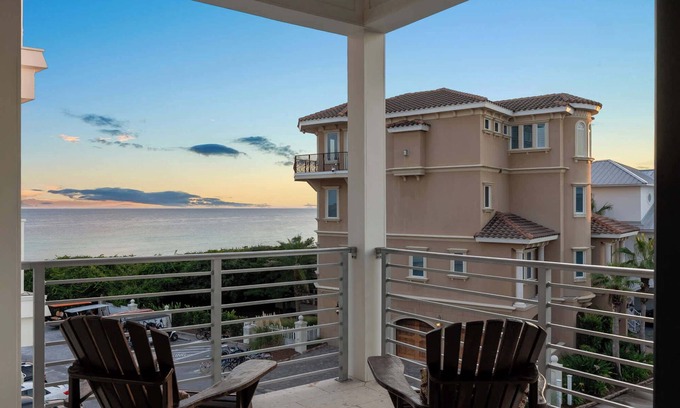 Seawalk Circle House | NEW "Bikinis & Martinis" Private Pool,Gulf Views, Bikes, LSV
