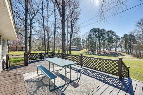 New Blaine House | New Blaine Getaway - Walk to Lake Dardanelle!