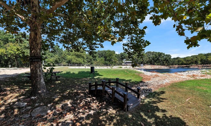 Kingston House | NEW! Bohemian Rhapsody(Suite 5) - TLFC