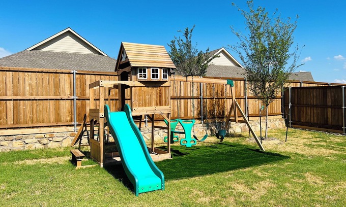 Little Elm House | New Brand House: Temporary Relocation Contractors Nurses!