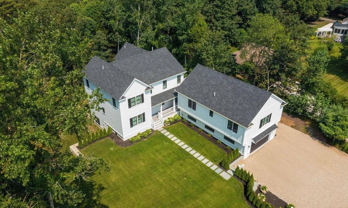 Harwich Port House | New Build, Heated Plunge Pool, 1 Mi to Downtown!