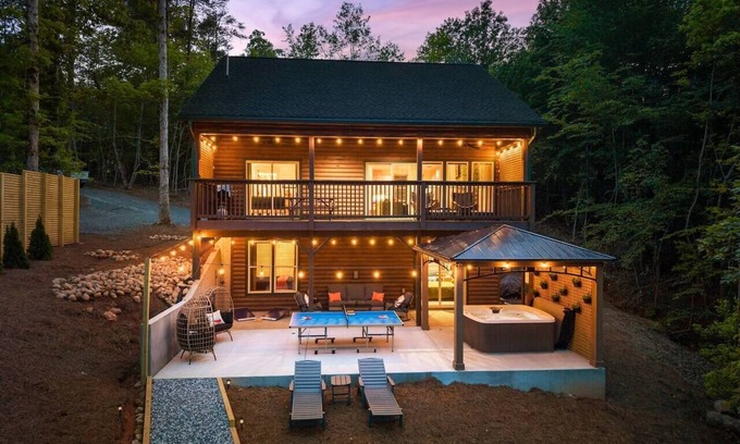 Cleveland Cabin | New Build | Lake Fun | Near Helen