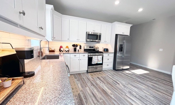 South Euclid House | *New Build* Private Home 3br/2ba - Pet Friendly
