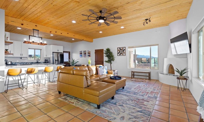 Taos House | New Build! - Relax to the most Expansive sunsets east of the Rio Grande.