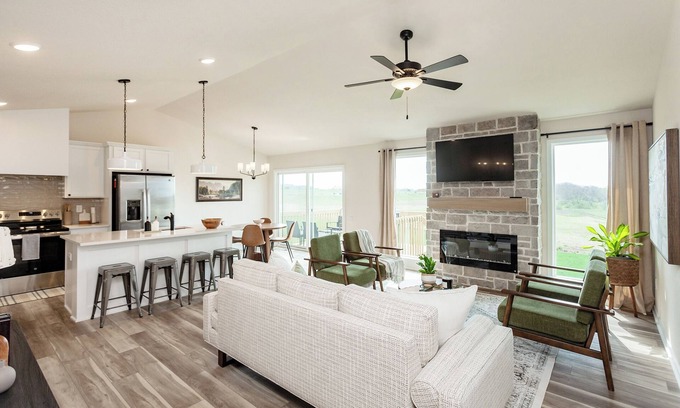 Van Meter House | New Build with Fab Design! Theater/Game Room Great for groups! Sleeps 12!