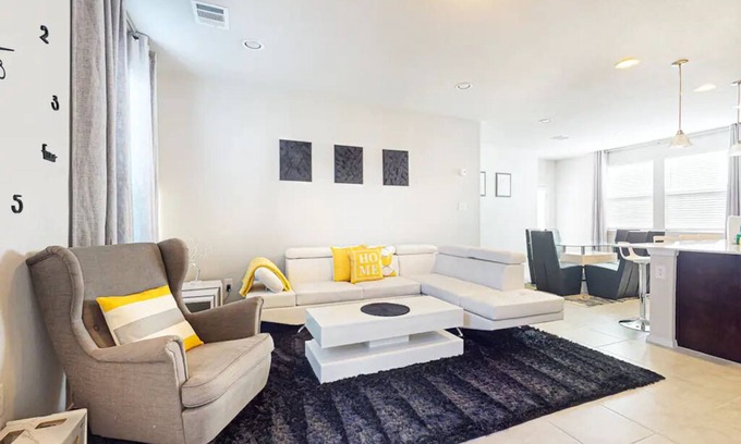 Travis County House | New Built Modern & Stylish Retreat Near Downtown