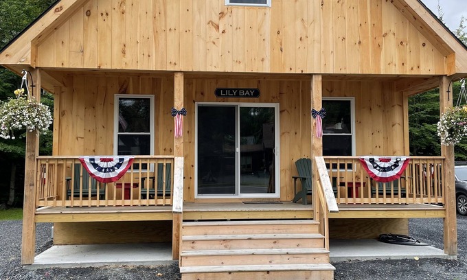 Greenville Cabin | New cabin/Downtown Greenville-Moosehead Lake, ME/WIFI/Dogs Ok/2 cabins available