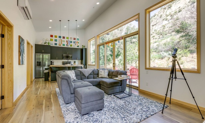 New Castle House | New Castle Getaway w/Grill & Mountain Views!