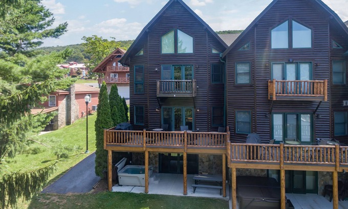McHenry House | New! Cedar Shores Villa #06: Lakefront, Hot Tub!
