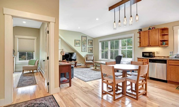 Hartland Apartment | New! Charming 1BR Hideaway | Hartland Hill House