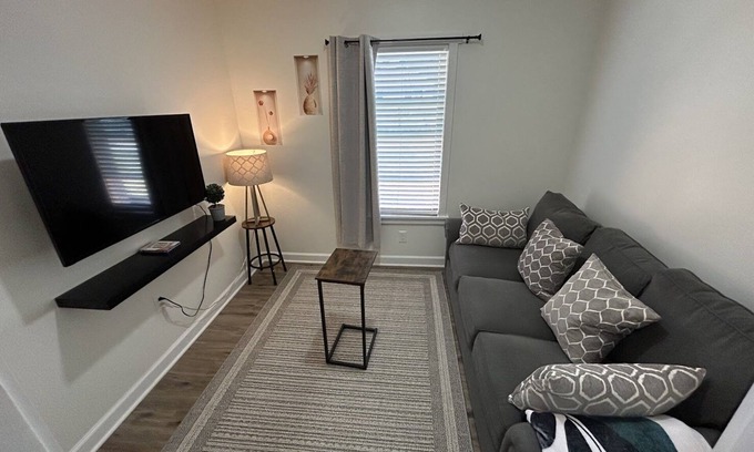 Lawrenceville House | New Charming Apartment !