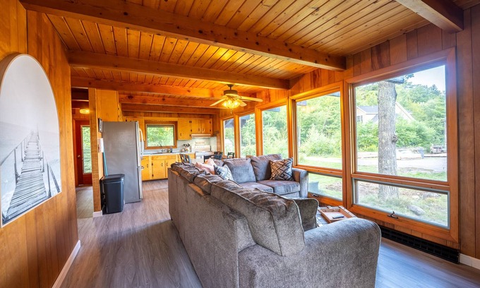West Alton House | New Charming Chalet with Lake Winni Views