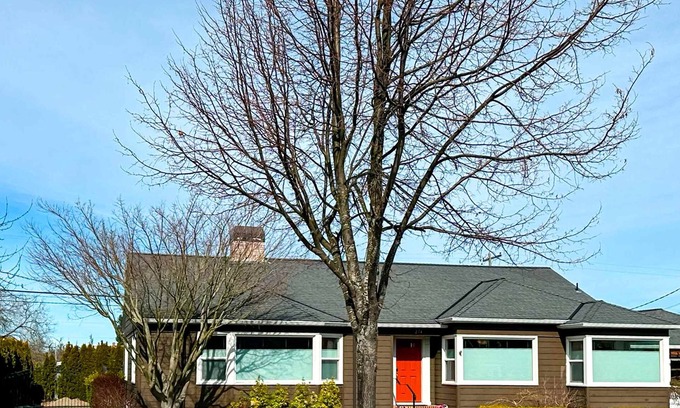 Sequim House | New! Charming Vintage House in the Heart of Sequim