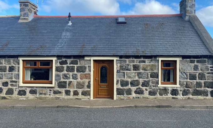 Portsoy House | NEW! Cosy coastal cottage in Portsoy, Scotland with spectacular sea views