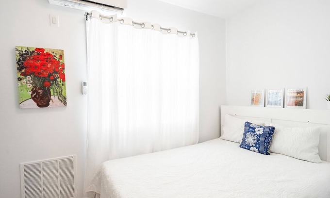 Queens Apartment | New Cozy Budget Studio with AC, High-speed Wi-Fi