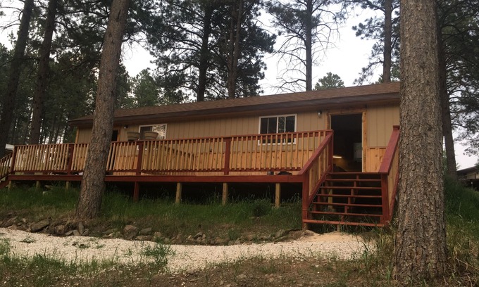 Custer Cabin | New Cozy cabin 2, with WiFi in beautiful Custer! Rental car available.