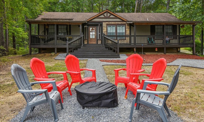 Crossville Cabin | NEW! Cozy Cove Escape - Lakeside Retreat