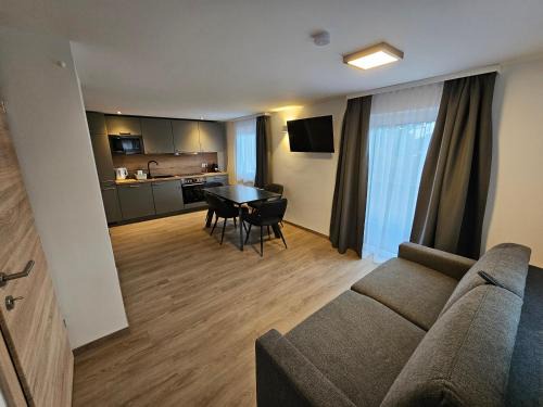 Assachberg Apartment | New, cozy retreat, 300 m to ski bus in Schladming Region