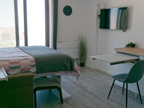 Gibraltar Apartment | New CP High floor luxury studio with runway and sea view