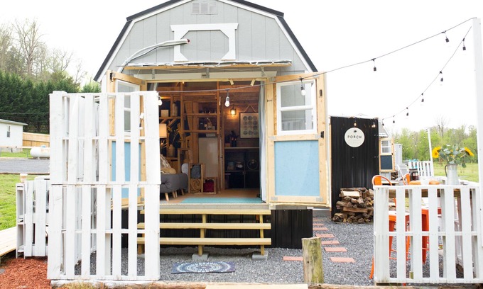 Newport House | NEW! English Creek Hideaway- Little Black Barn with Community Barn