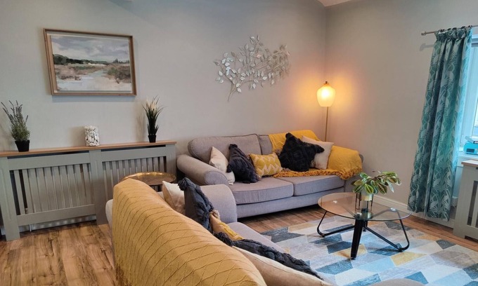 Dunfermline House | NEW Fabulous 2BD Maisonette Dunfermline, Fife