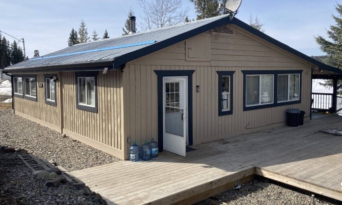 Lone Butte House | NEW!!! Fall/Winter Getaway on the shores of Horse Lake