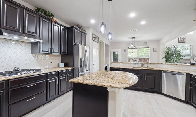 Round Rock House | New Family Home ~ Neighborhood Pool ~ Media/Game Rooms
