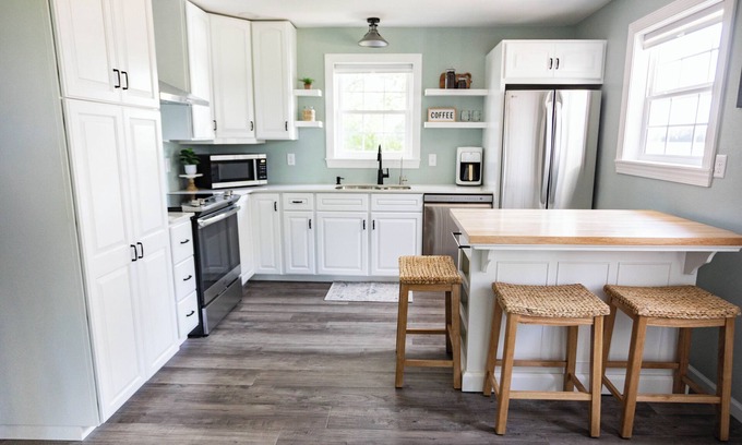 Stevens Point House | New! Fully furnished & fully stocked 2-bedroom 1 bath home in Stevens Point.